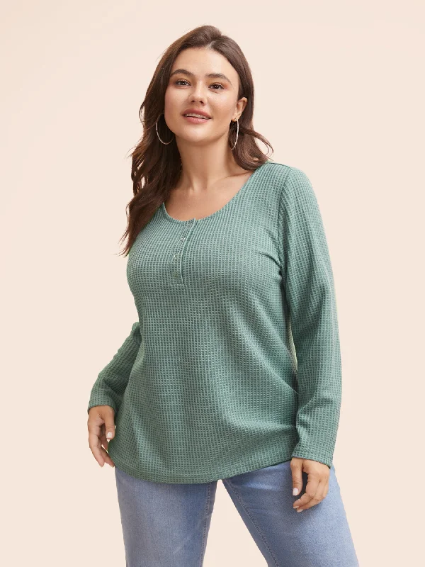 Unleash Your Trend Driven Style Solid Waffle Knit Round Neck T-shirt